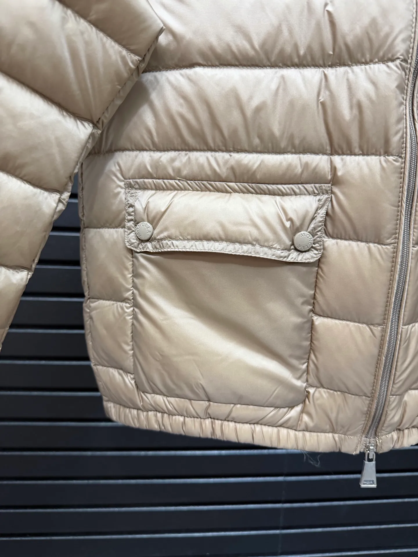 Moncler Same Style Lans Same Style ， 。 ， ; ， ， ， ：Black Khaki Beige Light Blue Light Pink White Size：1234